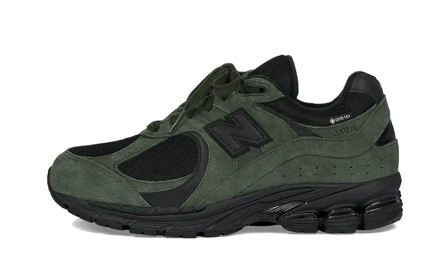 New Balance 2002R Gore-Tex Pine JJJJOUND zielony - widok główny z boku | Saturaise.com