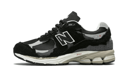 New Balance 2002R Protection Pack Black czarny-szary - widok główny z boku | Saturaise.com