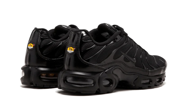 Buty Nike Air Max Plus Triple Black - widok z przodu - Rozmiary EU