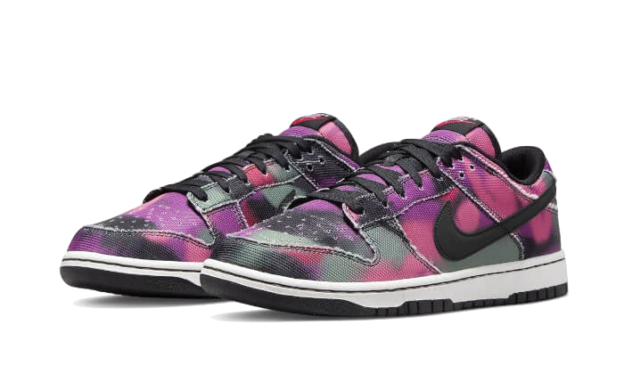 Kup oryginalne Dunk Low Graffiti Pink DM0108-002 - widok z drugiego boku - Sneakersy