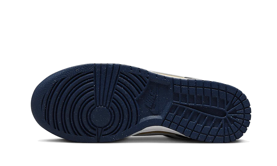 100% Oryginalne Dunk Low Next Nature Midnight Navy Gold - widok z tyłu - 699.00 PLN