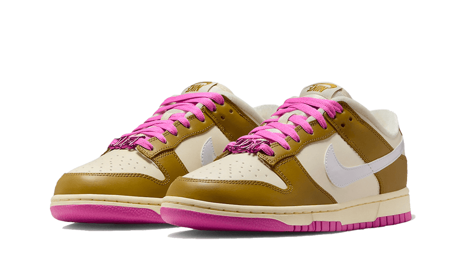 Kup oryginalne Dunk Low SE Bronzine Pink FD8683-700 - widok z drugiego boku - Sneakersy