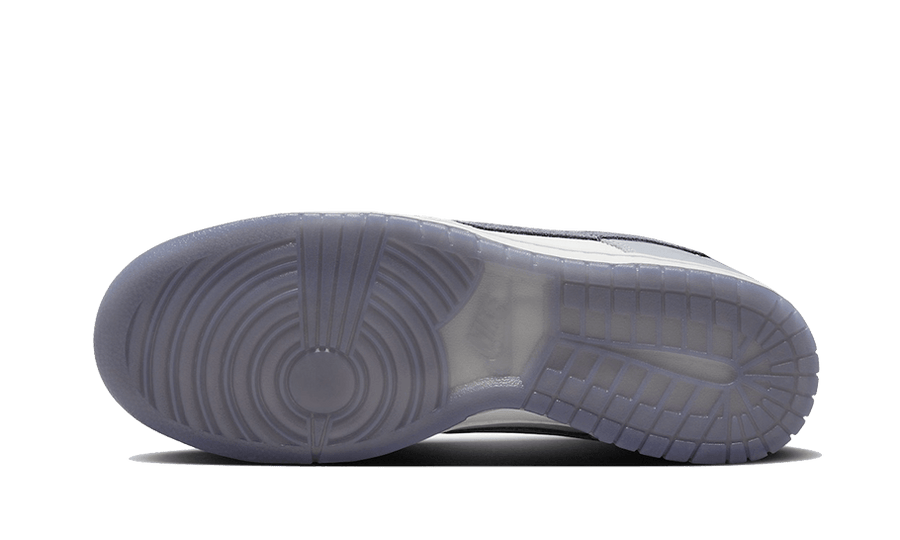 Buty Nike Dunk Low SE Light Carbon - widok z przodu - Rozmiary EU