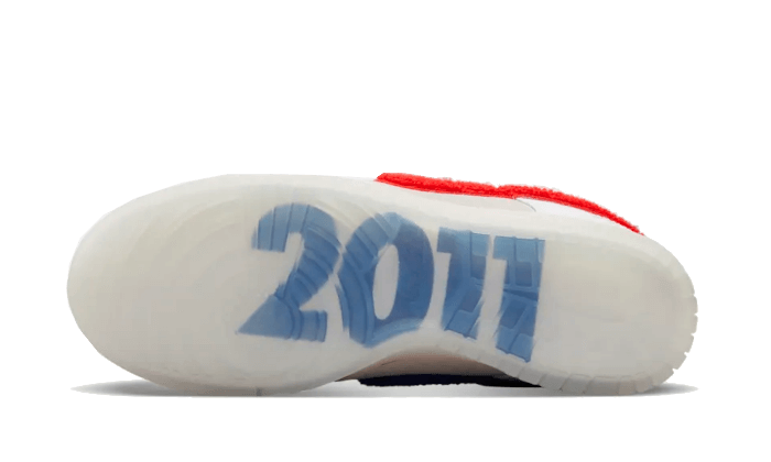 Buty Nike Dunk Low Retro PRM Year of the Rabbit White Crimson - widok z przodu - Rozmiary EU