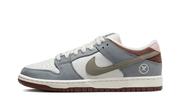 Nike SB Dunk Low Yuto Horigome biały-szary - widok główny z boku | Saturaise.com