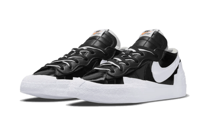 Kup oryginalne Blazer Low Sacai Black Patent DM6443-001 - widok z drugiego boku - Sneakersy