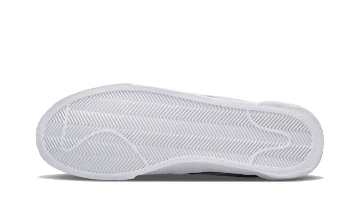 Buty Nike Blazer Low Sacai White Patent - widok z przodu - Rozmiary EU
