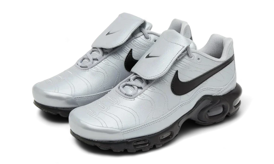 Kup oryginalne Air Max Plus Tiempo Wolf Grey HM6850-001 - widok z drugiego boku - Sneakersy