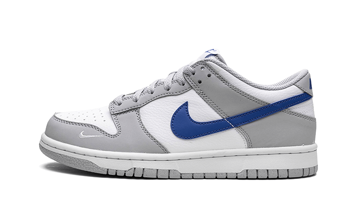 Nike Dunk Low Mini Swoosh Wolf Grey Game Royal czarno-niebieski - widok główny z boku | Saturaise.com