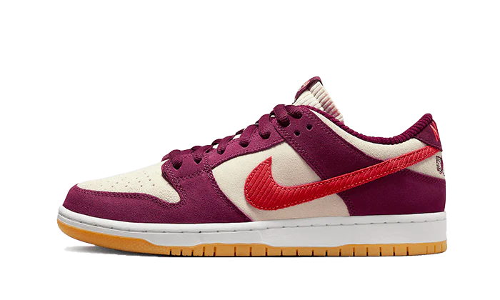 Nike SB Dunk Low Skate Like A Girl Bordeaux czarny-biały - widok główny z boku | Saturaise.com