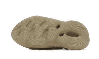 100% Oryginalne Yeezy Foam RNNR Stone Salt - widok z tyłu - 1300.00 PLN