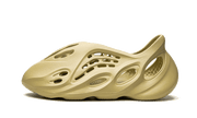 Yeezy Yeezy Foam RNNR Sulfur żółty - widok główny z boku | Saturaise.com