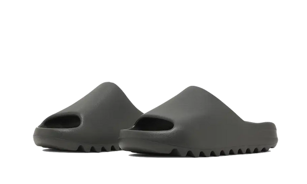 Yeezy Slide Dark Onyx - Kup oryginalne Yeezy Slide Dark Onyx ID5103 - widok z drugiego boku - Sneakersy