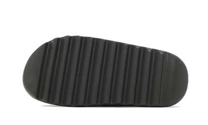 Buty Yeezy Yeezy Slide Dark Onyx - widok z przodu - Rozmiary EU