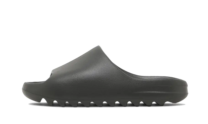 Yeezy Yeezy Slide Dark Onyx - widok główny z boku | Saturaise.com