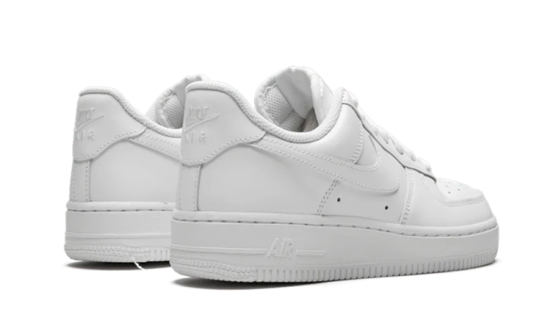 Buty Nike Air Force 1 Low '07 Triple White - widok z przodu - Rozmiary EU