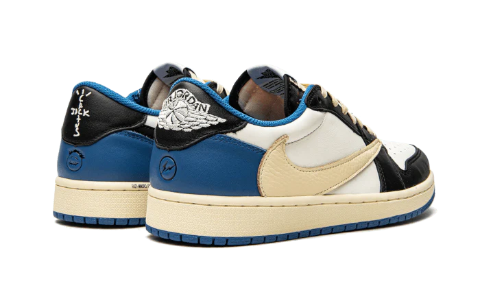 Buty Air Jordan Air Jordan 1 Low Travis Scott Fragment - widok z przodu - Rozmiary EU