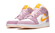Kup oryginalne Air Jordan 1 Mid Arctic Pink DC9517-600 - widok z drugiego boku - Sneakersy