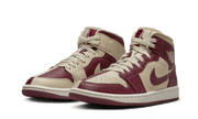 Kup oryginalne Air Jordan 1 Mid Split Beach Cherrywood Red DR0501-200 - widok z drugiego boku - Sneakersy
