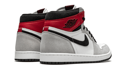 Buty Air Jordan Air Jordan 1 Retro High Light Smoke Grey - widok z przodu - Rozmiary EU