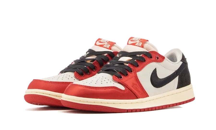 Kup oryginalne Air Jordan 1 Retro Low OG Trophy Room FN0432-100 - widok z drugiego boku - Sneakersy