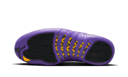 Buty Air Jordan Air Jordan 12 Field Purple - widok z przodu - Rozmiary EU
