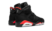 Buty Air Jordan Air Jordan 6 Retro Black Infrared - widok z przodu - Rozmiary EU