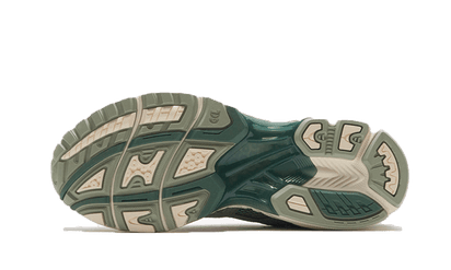 Buty Asics Gel-Kayano 14 Olive Grey - widok z przodu - Rozmiary EU