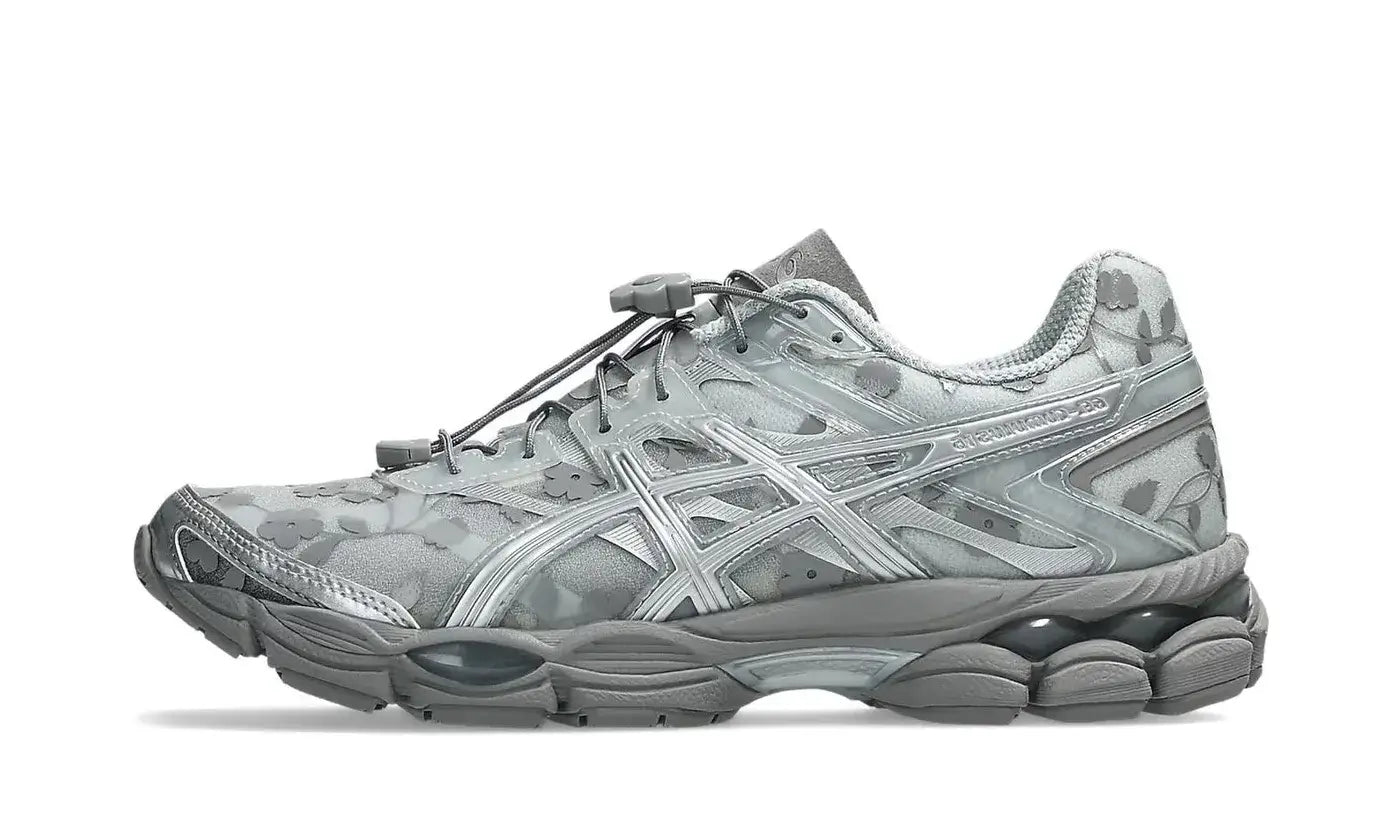Asics Asics Gel-Cumulus 16 Cecilie Bahnsen Floral Pack Glacier Grey czarny-szary - widok główny z boku | Saturaise.com