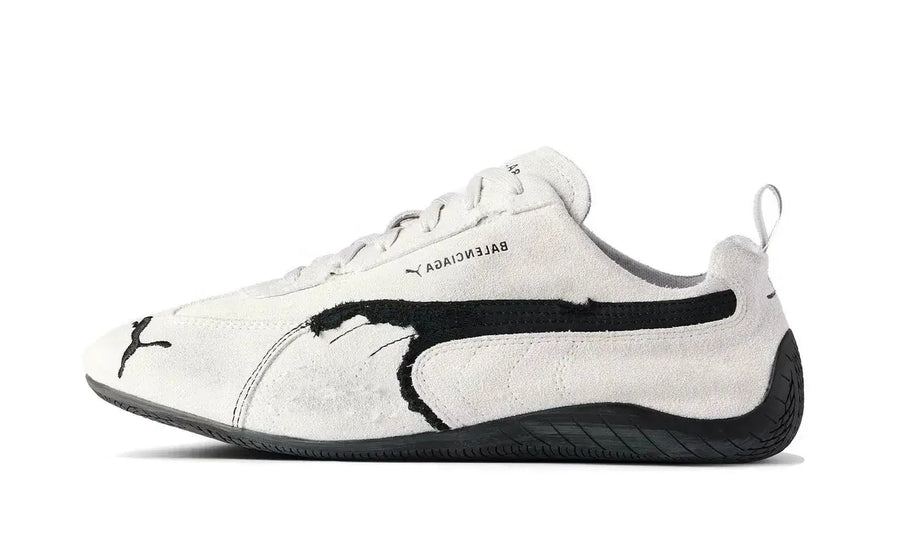 Balenciaga Balenciaga x Puma Speedcat Suede Distressed White Black czarny-biały - widok główny z boku | Saturaise.com