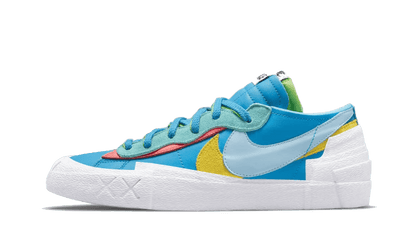 Blazer Low Sacai Kaws Blue - widok główny z boku - Kolekcjonerska figurka