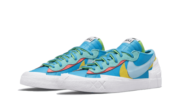 Blazer Low Sacai Kaws Blue - Nike Blazer Low Sacai Kaws Blue - widok z drugiego boku - Limitowana edycja