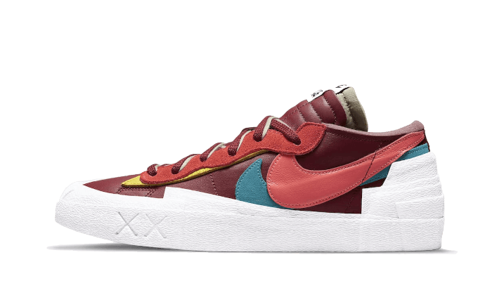 Blazer Low Sacai Kaws Team Red - widok główny z boku - Kolekcjonerska figurka