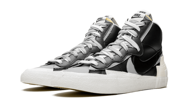 Blazer Mid Sacai Black Grey - Kup oryginalne Blazer Mid Sacai Black Grey - widok z drugiego boku - Sneakersy