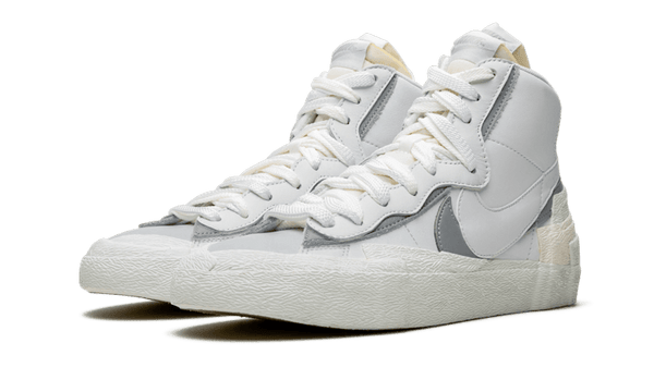 Blazer Mid Sacai White Grey - Kup oryginalne Blazer Mid Sacai White Grey - widok z drugiego boku - Sneakersy