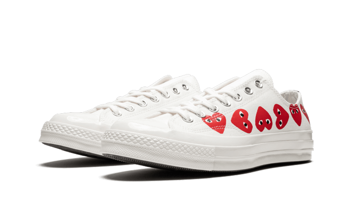 Kup oryginalne Chuck Taylor All-Star 70s Ox Comme des Garçons PLAY Multi-Heart White - widok z drugiego boku - Sneakersy