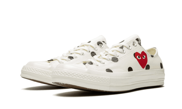 Chuck Taylor All-Star 70s Ox Comme des Garçons PLAY Polka Dot White - Kup oryginalne Chuck Taylor All-Star 70s Ox Comme des Garçons PLAY Polka Dot White - widok z drugiego boku - Sneakersy