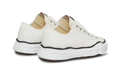 Buty Maison Mihara Yasuhiro Maison Mihara Yasuhiro Peterson OG Sole Canvas Low White - widok z przodu - Rozmiary EU