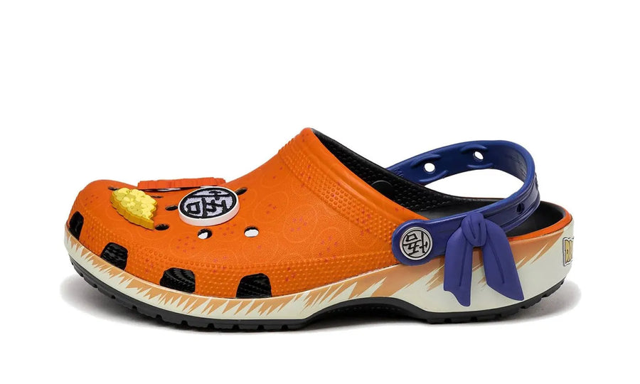 Crocs Crocs Classic Clog Dragon Ball Z Goku pomarańczowy - widok główny z boku | Saturaise.com