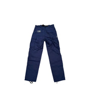 Kup oryginalne Corteiz Guerillaz Cargo Pants Navy CORT-COGCPN-NAVY - widok z drugiego boku - Sneakersy