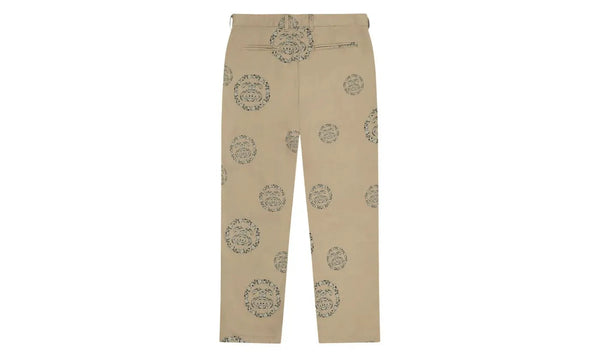 Denim Tears x Stussy Double S Wreath Chino Pant Khaki Brown - Kup oryginalne Denim Tears x Stussy Double S Wreath Chino Pant Khaki Brown DT-DTXSDS-KHAKIBROWN - widok z drugiego boku - Sne