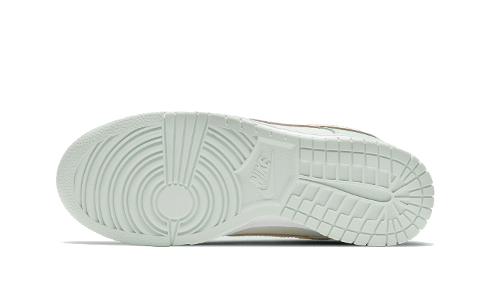 Buty Nike Dunk Low Barely Green - widok z przodu - Rozmiary EU