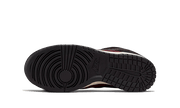 Buty Nike Dunk Low SE Fleece Burgundy Crush - widok z przodu - Rozmiary EU