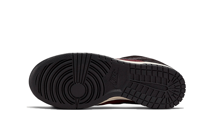 Buty Nike Dunk Low SE Fleece Burgundy Crush - widok z przodu - Rozmiary EU