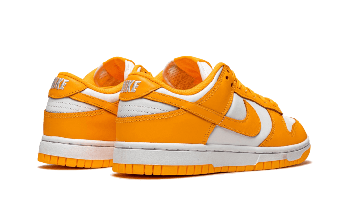 Buty Nike Dunk Low Laser Orange - widok z przodu - Rozmiary EU