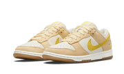 Kup oryginalne Dunk Low Lemonade DJ6902-700 - widok z drugiego boku - Sneakersy