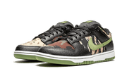 Kup oryginalne Dunk Low SE Black Multi-Camo (Crazy Camo) DH0957-001 - widok z drugiego boku - Sneakersy