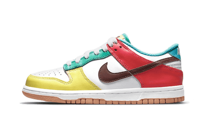 Nike Dunk Low SE Free 99 Pack White biały-zielony - widok główny z boku | Saturaise.com