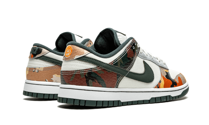 Buty Nike Dunk Low SE Sail Multi-Camo - widok z przodu - Rozmiary EU