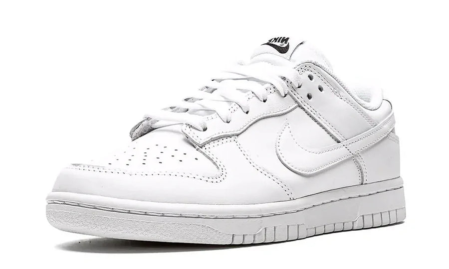 Dunk Low Triple White (2021) - zdjęcie 2
